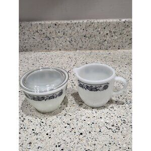 VINTAGE Corning Old Town Blue Onion Sugar Bowl & Clear Pyrex Lid Creamer 1974